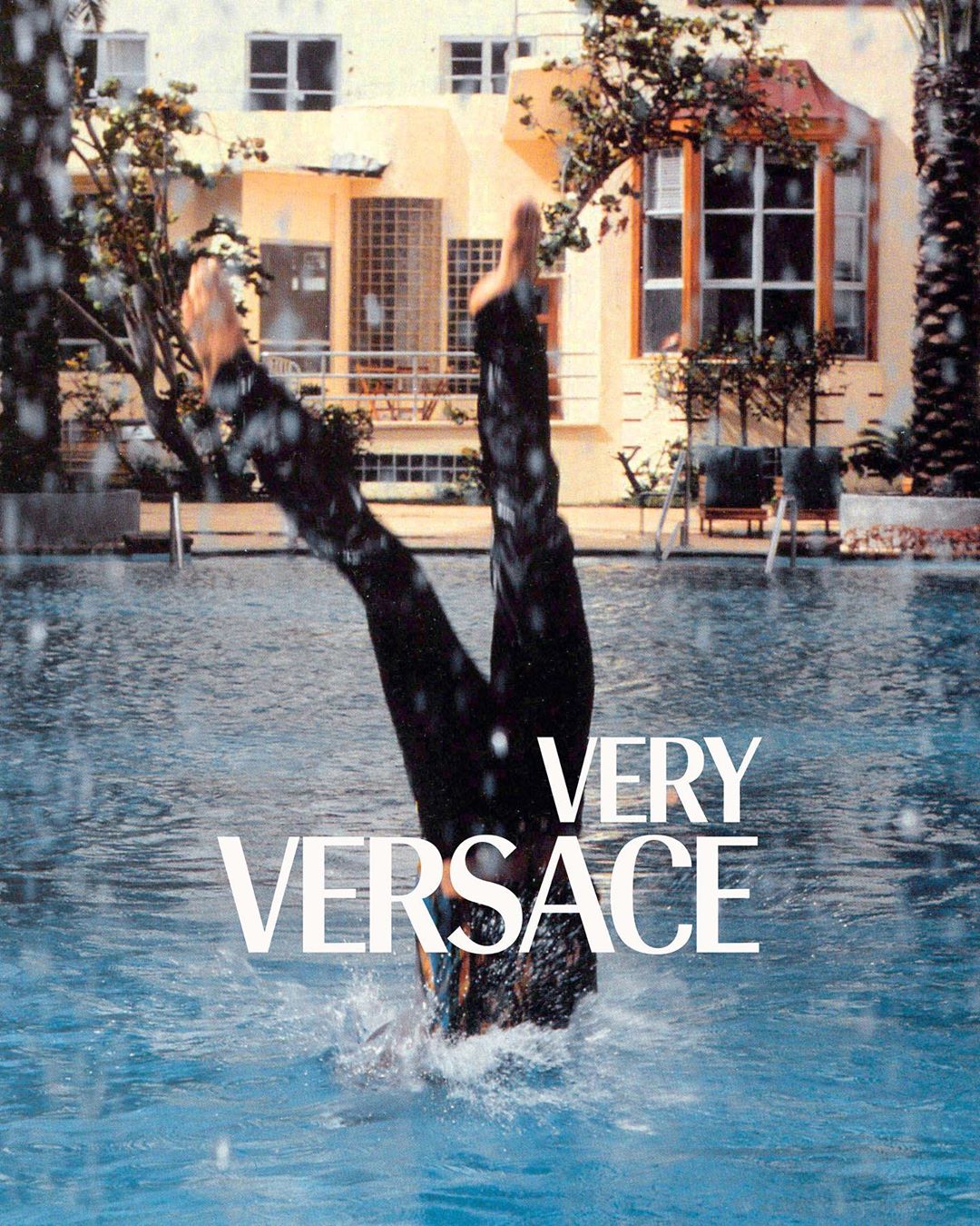 Versace launches the #VeryVersace Challenge - Marque De Luxe