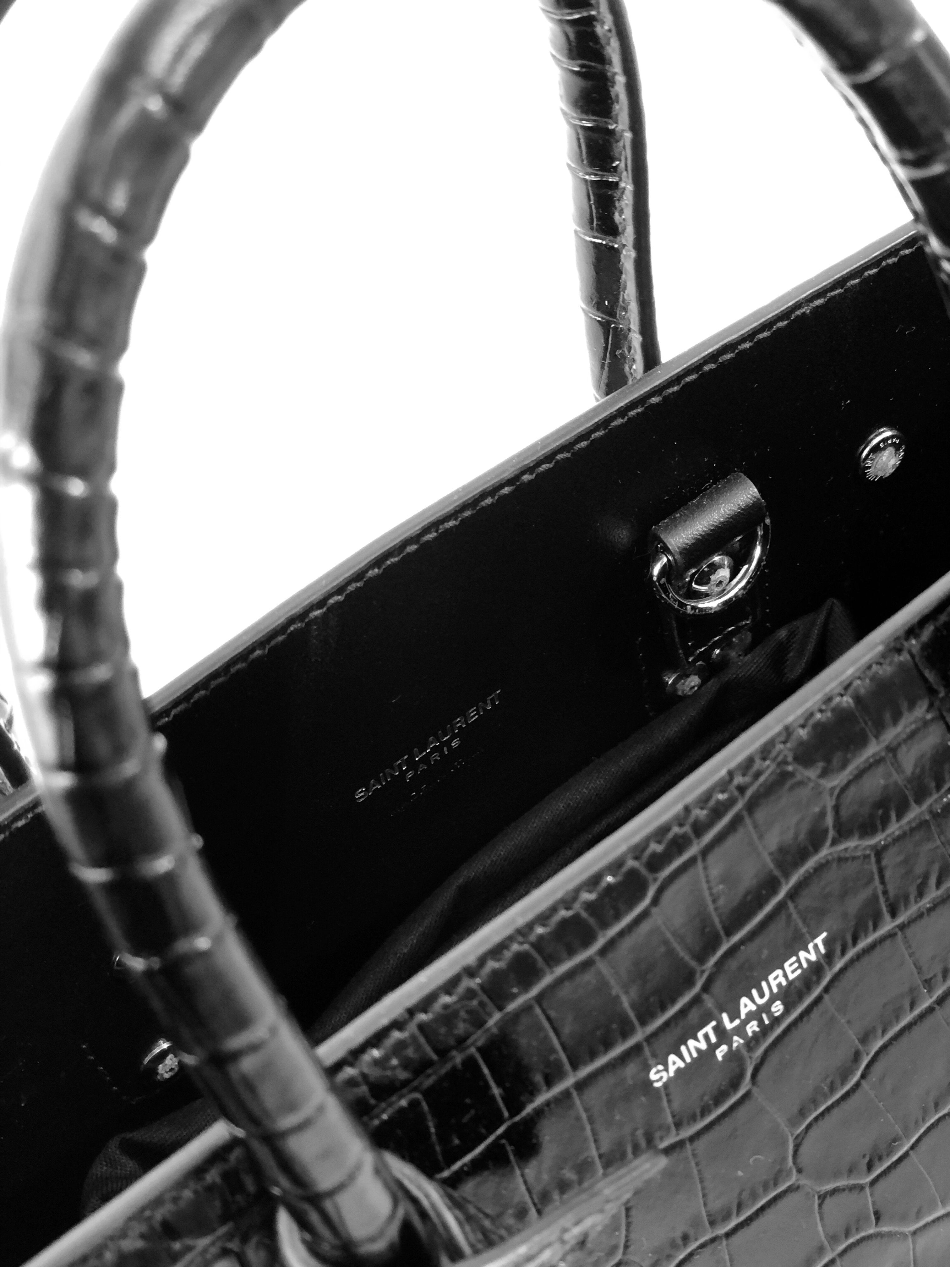 Leather handbag Yves Saint Laurent Black in Leather - 38943936